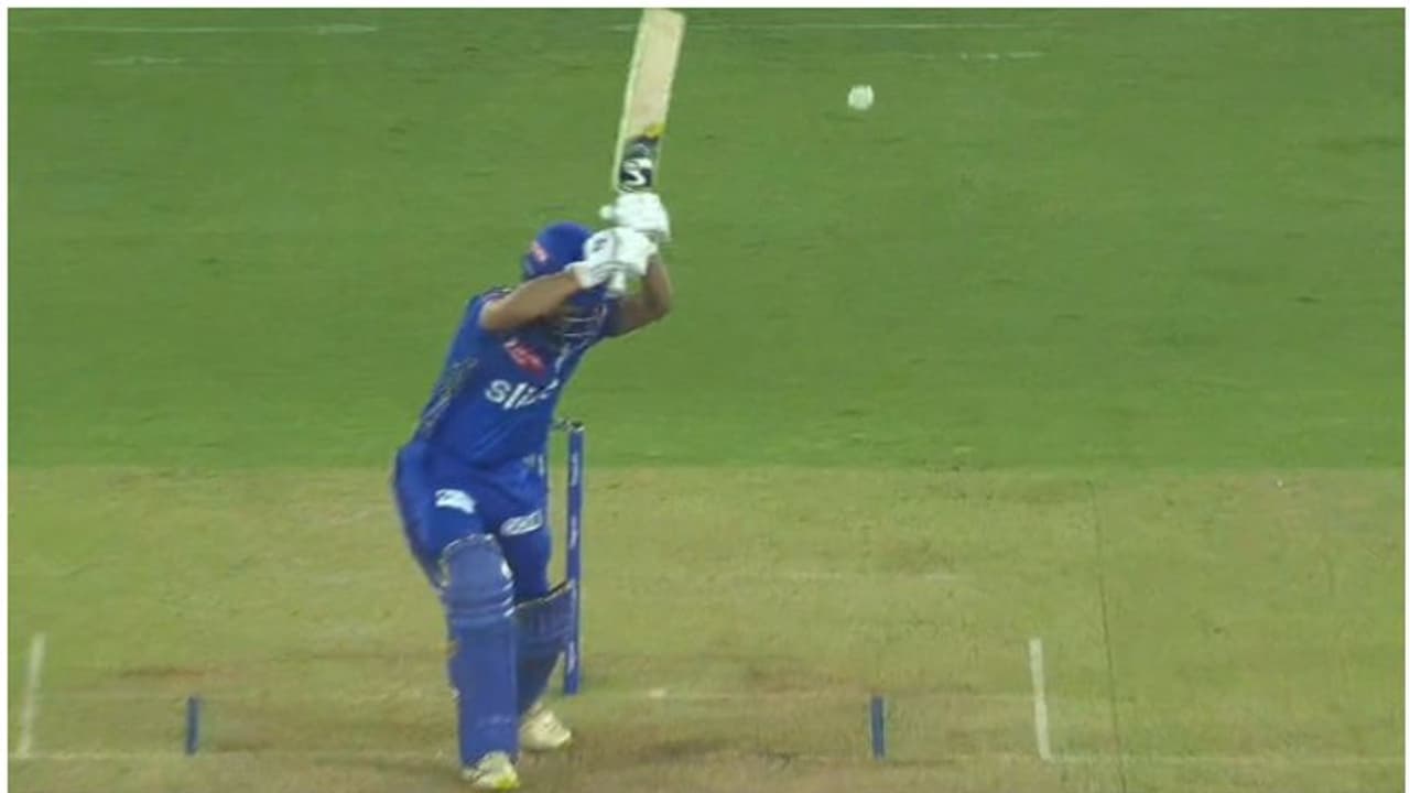 'ടി 20യില് ടെസ്റ്റ് കളിക്കുന്ന 15 കോടിയുടെ മുതലിനെ അകത്ത് ഇരുത്തൂ'; മലയാളി താരത്തിനായി അങ്ങ് മുംബൈയിൽ മുറവിളി 'ടി 20യില് ടെസ്റ്റ് കളിക്കുന്ന 15 കോടിയുടെ മുതലിനെ അകത്ത് ഇരുത്തൂ'; മലയാളി താരത്തിനായി അങ്ങ് മുംബൈയിൽ മുറവിളി