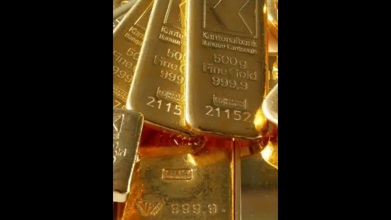 లోదుస్తువుల్లో మస్కట్ నుంచి బంగారం రవాణా.. దాని విలువ ఎంతో తెలిస్తే నోరెళ్లబెడతారు.. లోదుస్తువుల్లో మస్కట్ నుంచి బంగారం రవాణా.. దాని విలువ ఎంతో తెలిస్తే నోరెళ్లబెడతారు..