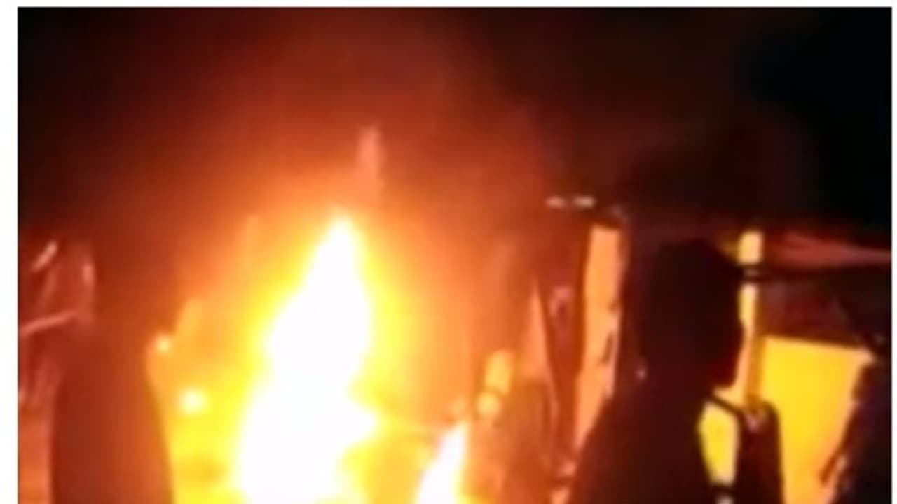 മണിപ്പൂരിൽ സംഘർഷം; കെട്ടിടത്തിന് ജനക്കൂട്ടം തീയിട്ടു; വ്യാപക നാശനഷ്ടം, നിരോധനാജ്ഞ