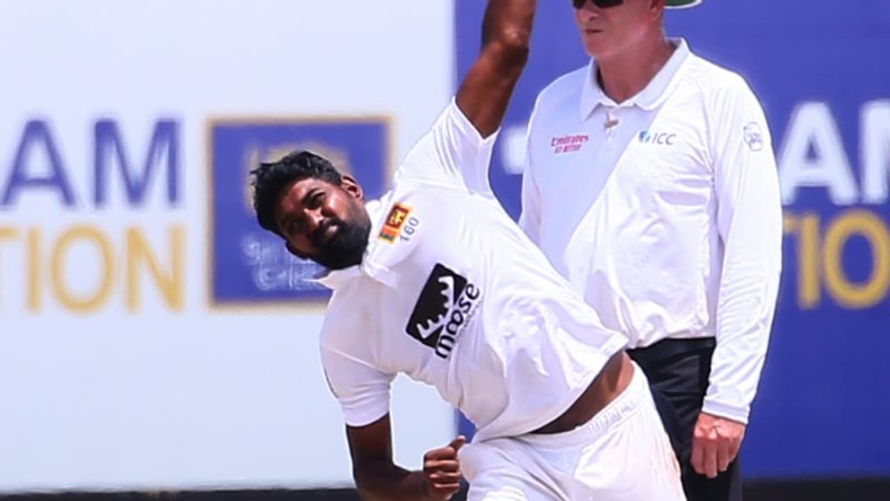 டெஸ்ட் கிரிக்கெட்டில் வரலாற்று சாதனை படைத்த இலங்கை ஸ்பின்னர் பிரபாத் ஜெயசூரியா..! 