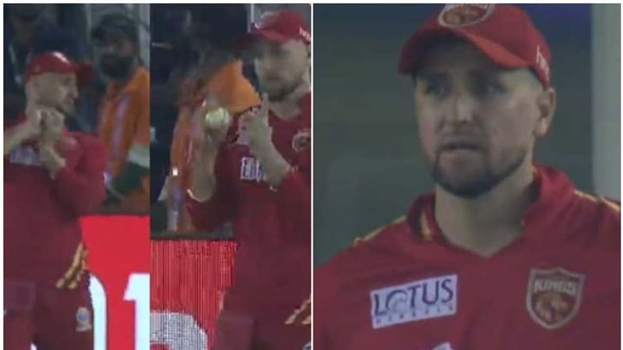 സുപ്രധാന ക്യാച്ച് കൈപ്പിടിയിലൊതുക്കി ലിവിംഗ്സ്റ്റോണ്; പക്ഷേ പറ്റിയത് വൻ അബദ്ധം! തലയിൽ കൈവച്ച് ആരാധകർ സുപ്രധാന ക്യാച്ച് കൈപ്പിടിയിലൊതുക്കി ലിവിംഗ്സ്റ്റോണ്; പക്ഷേ പറ്റിയത് വൻ അബദ്ധം! തലയിൽ കൈവച്ച് ആരാധകർ