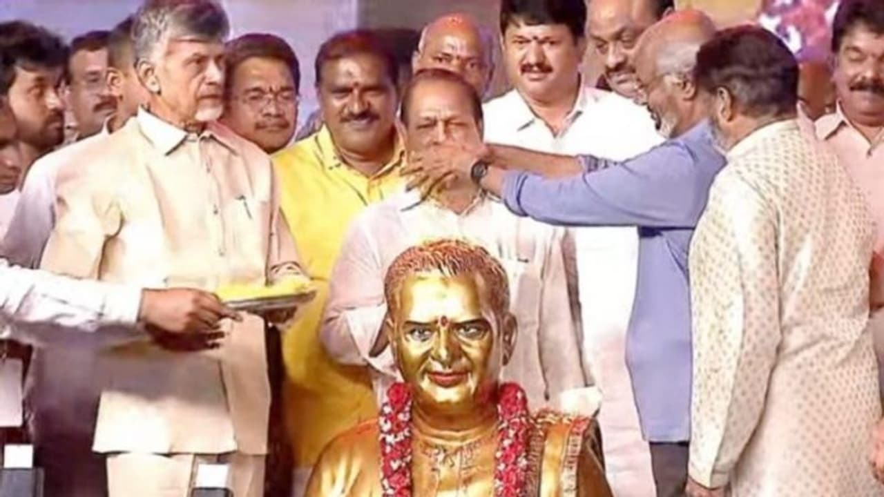 చంద్రబాబుని పొగుడుతూ స్పీచ్, రజనీ ‘జైలర్’కు సమస్యలు? చంద్రబాబుని పొగుడుతూ స్పీచ్, రజనీ ‘జైలర్’కు సమస్యలు?