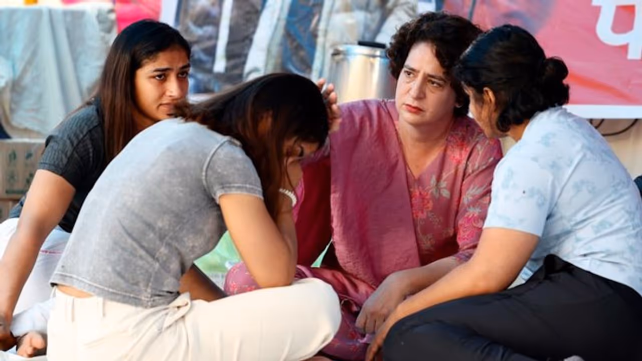'Players are our pride, we tweet when they win medals but...' Priyanka Gandhi meets wrestlers at Jantar Mantar
