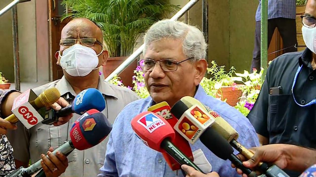 ന്യൂസ് ക്ലിക്ക് പ്രതിനിധി താമസിച്ചു, സീതാറാം യെച്ചൂരിയുടെ സർക്കാർ വസതിയില്‍ ദില്ലി പൊലീസ് റെയ്ഡ് 