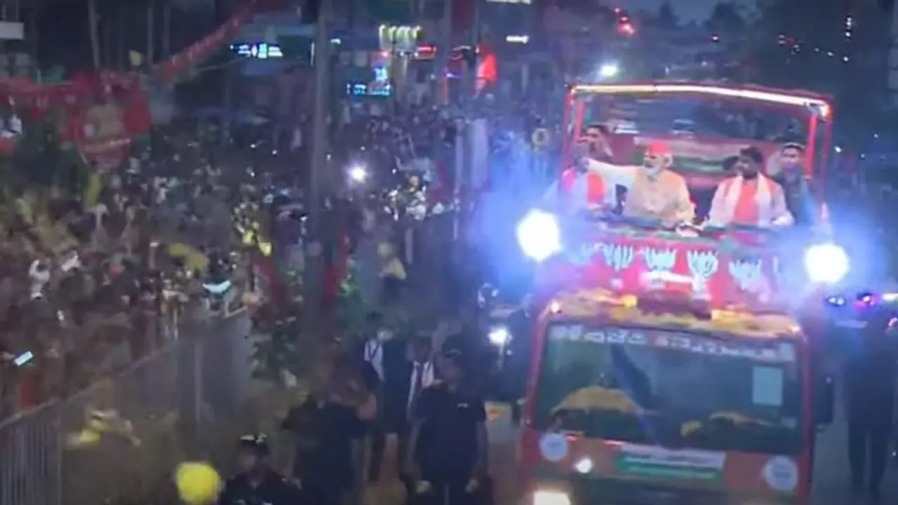 'അംബേദ്കറെയും സവർക്കറെയും അധിക്ഷേപിച്ച അതേരീതിയിൽ തന്നെയും അധിക്ഷേപിക്കുന്നു'; ബെം​ഗളൂരുവിൽ റോഡ് ഷോയുമായി മോദി