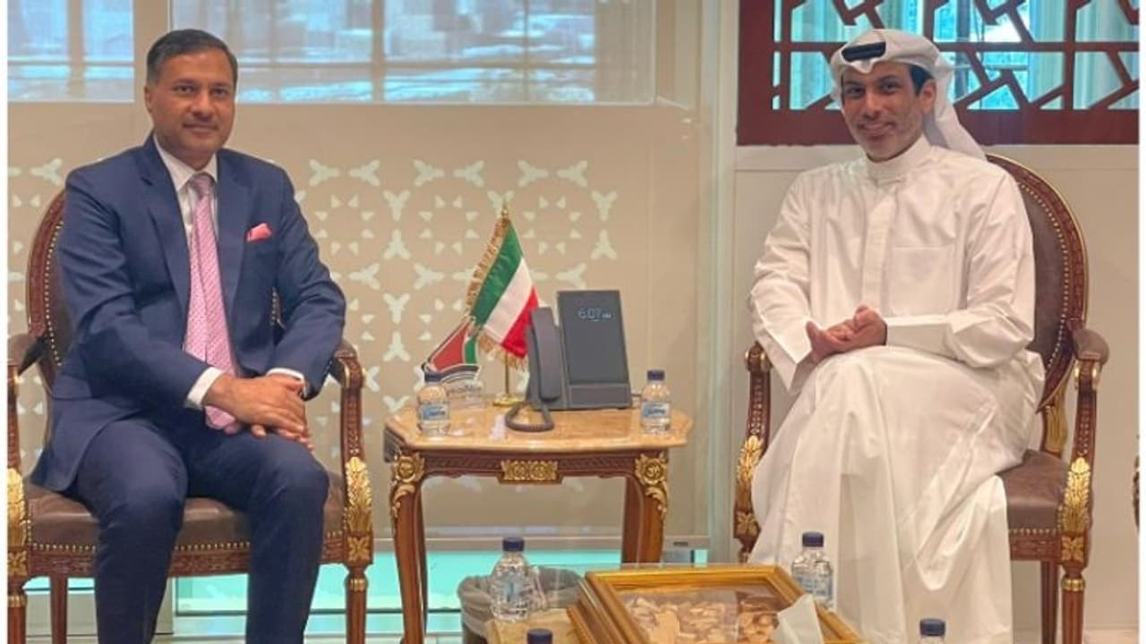 കുവൈത്ത് വാണിജ്യ വ്യവസായ മന്ത്രിയുമായി ഇന്ത്യൻ സ്ഥാനപതി കൂടിക്കാഴ്ച നടത്തി കുവൈത്ത് വാണിജ്യ വ്യവസായ മന്ത്രിയുമായി ഇന്ത്യൻ സ്ഥാനപതി കൂടിക്കാഴ്ച നടത്തി