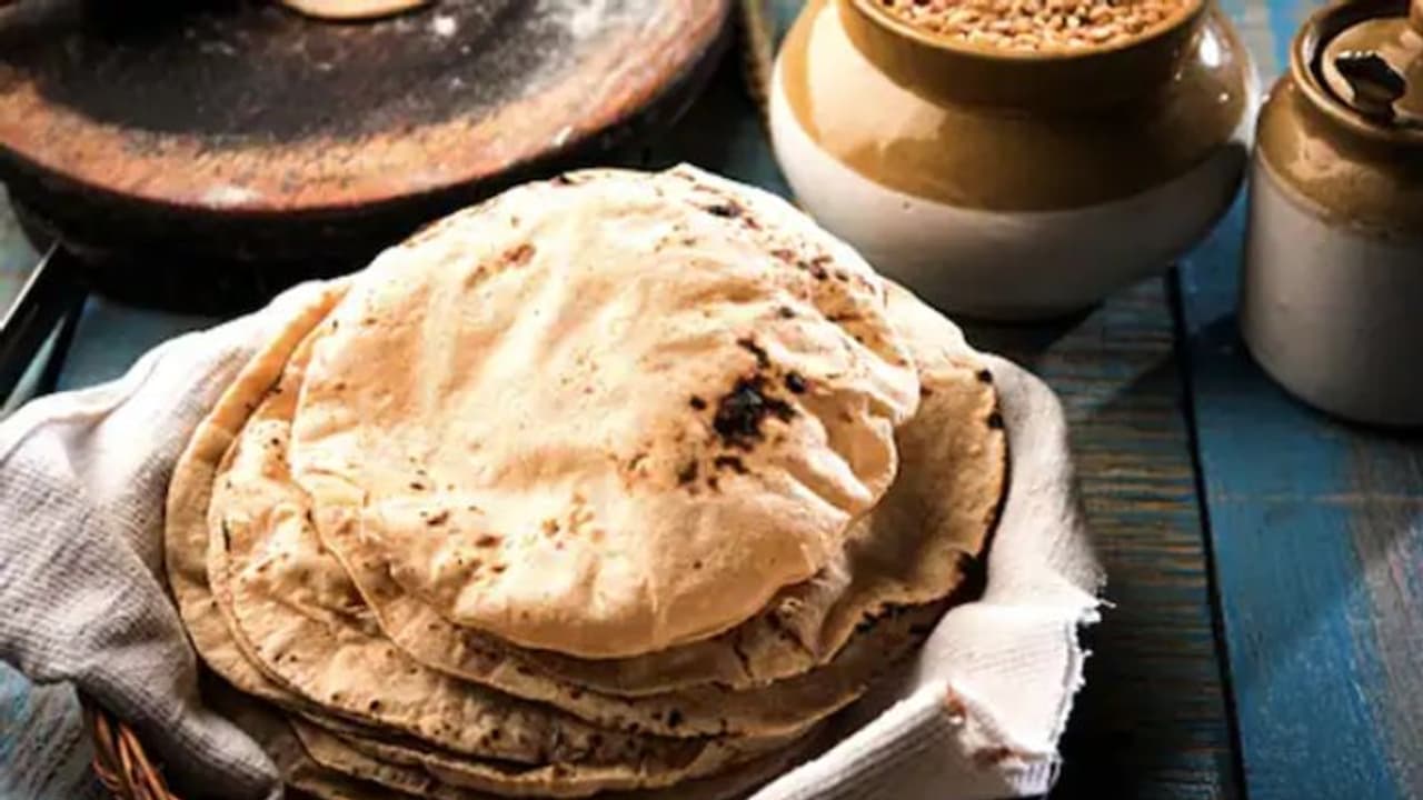 ചപ്പാത്തിയുണ്ടാക്കുമ്പോള് എപ്പോഴും ഡ്രൈ ആകുന്നുവോ? പരീക്ഷിച്ചുനോക്കൂ ഈ ടിപ്സ്.... ചപ്പാത്തിയുണ്ടാക്കുമ്പോള് എപ്പോഴും ഡ്രൈ ആകുന്നുവോ? പരീക്ഷിച്ചുനോക്കൂ ഈ ടിപ്സ്....