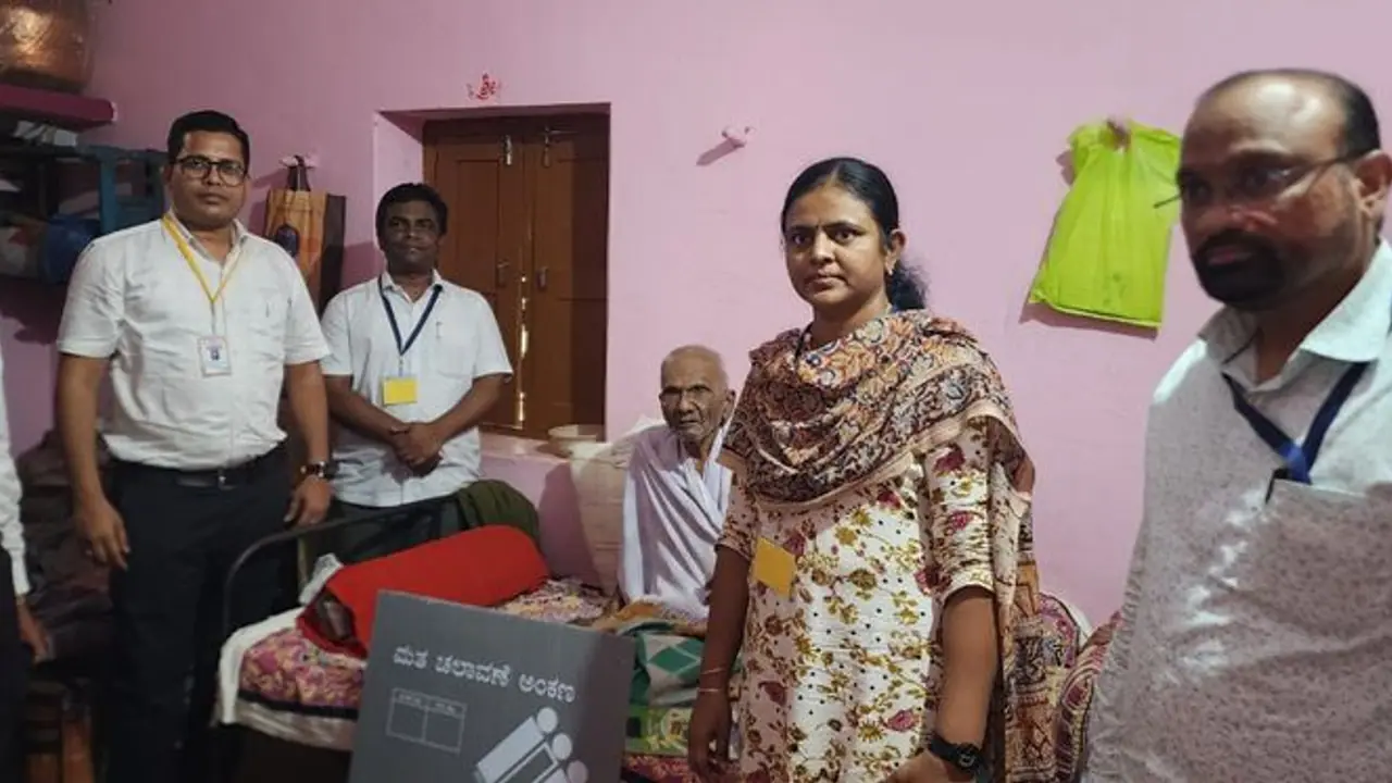 80 ವರ್ಷ ಮೇಲ್ಪಟ್ಟವರಿಂದ ಮತದಾನ ಆರಂಭ: ಕಲಬುರಗಿ ಜಿಲ್ಲೆಯಲ್ಲಿ 1011 ಮತದಾನ 80 ವರ್ಷ ಮೇಲ್ಪಟ್ಟವರಿಂದ ಮತದಾನ ಆರಂಭ: ಕಲಬುರಗಿ ಜಿಲ್ಲೆಯಲ್ಲಿ 1011 ಮತದಾನ