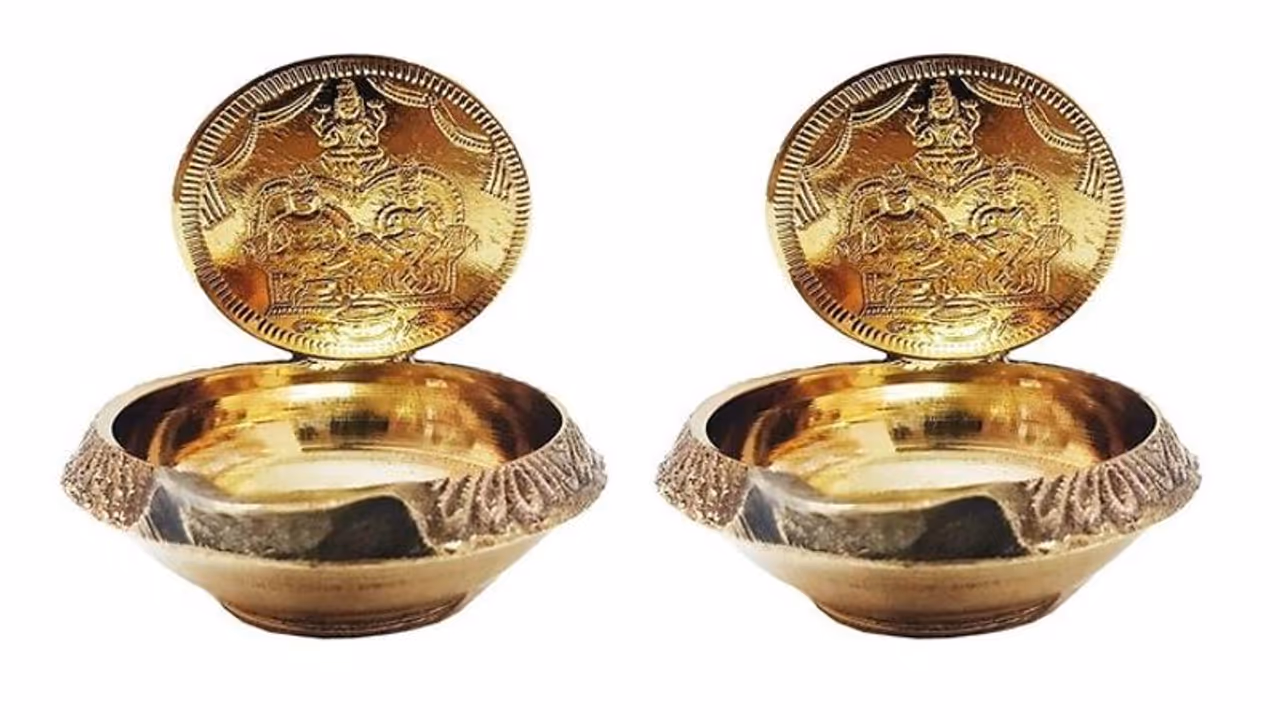 தரித்திரமும் ,வீண் செலவும் துரத்துதா? 4 காச சேக்க முடியலயா?அப்ப இந்த விளக்குல தீபம் ஏத்துங்க!எல்லாமே மாறிடும் தரித்திரமும் ,வீண் செலவும் துரத்துதா? 4 காச சேக்க முடியலயா?அப்ப இந்த விளக்குல தீபம் ஏத்துங்க!எல்லாமே மாறிடும்