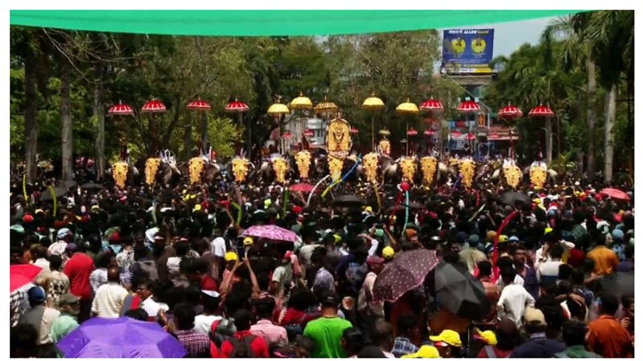 ഒരേ താളം, ഒരേ വികാരം; പൂരലഹരിയിൽ തൃശൂർ, ആവേശത്തോടെ പൂരപ്രേമികള്‍