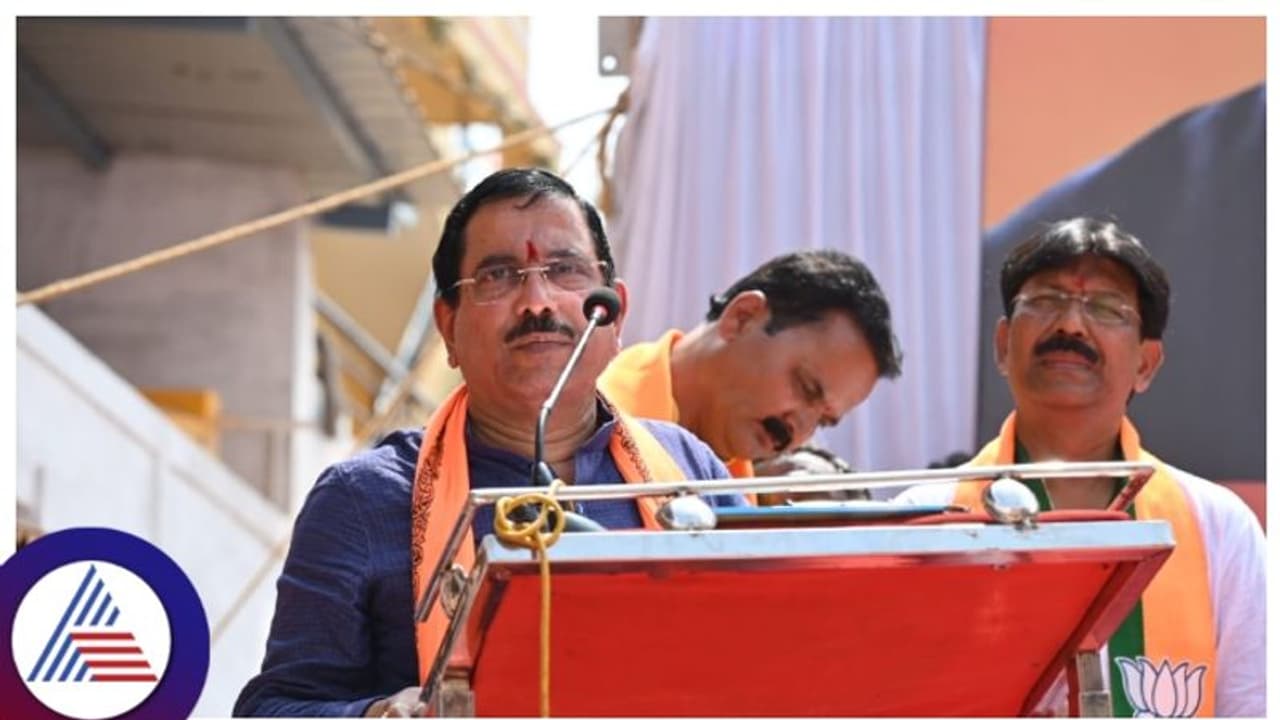 ಮೋದಿ ಹೇಳಿದ ಹಾಗೆ ಕೇಳುವ ಸರ್ಕಾರ ಇರಬೇಕಾ? ರಾಹುಲ್ ಬಾಬಾ ಹೇಳಿದಂತೆ ಕೇಳುವ ಸರ್ಕಾರ? ಮೋದಿ ಹೇಳಿದ ಹಾಗೆ ಕೇಳುವ ಸರ್ಕಾರ ಇರಬೇಕಾ? ರಾಹುಲ್ ಬಾಬಾ ಹೇಳಿದಂತೆ ಕೇಳುವ ಸರ್ಕಾರ?