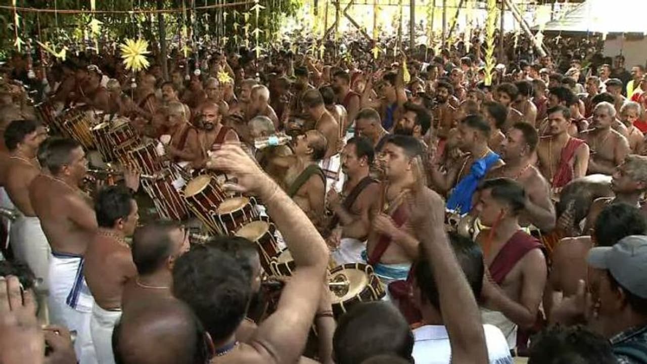 കൊട്ടിക്കയറി മേളം, വർണക്കാഴ്ചകളുമായി വൈകീട്ട് കുടമാറ്റം, പൂരാവേശത്തിൽ തൃശൂർ കൊട്ടിക്കയറി മേളം, വർണക്കാഴ്ചകളുമായി വൈകീട്ട് കുടമാറ്റം, പൂരാവേശത്തിൽ തൃശൂർ