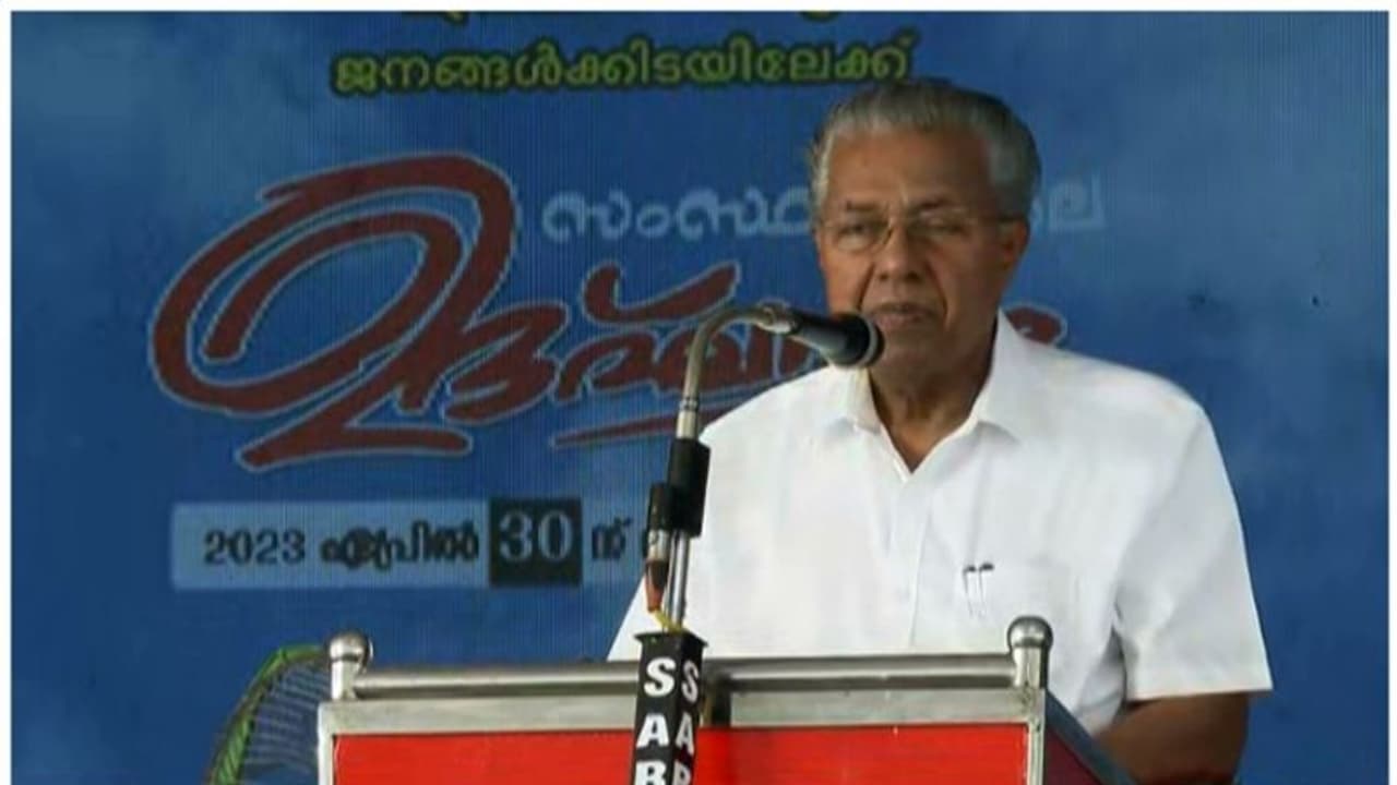 എഐ ക്യാമറ വിവാദം; ഇരുചക്രവാഹന യാത്രക്കാരുടെ പ്രശ്നങ്ങൾ കേന്ദ്രവുമായി സംസാരിക്കും: മുഖ്യമന്ത്രി