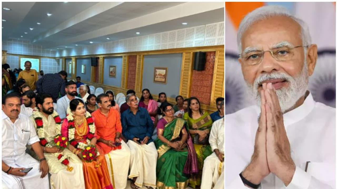 വിവാഹ വേദിയിൽ മൻ കി ബാത്ത് ശ്രവിച്ച് വധൂവരൻമാരും അതിഥികളും, സംഭവം കൊച്ചിയിൽ 