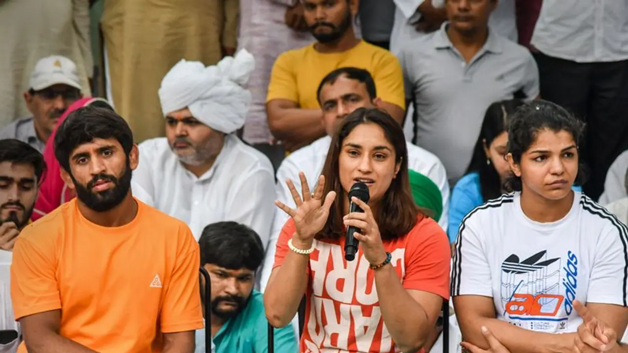 ഗുസ്തി താരങ്ങളുടെ രാപ്പകൽ സമരം പത്താം ദിവസവും തുടരുന്നു, കേസെടുത്തിട്ടും ബ്രിജ് ഭൂഷനെ ചോദ്യം ചെയ്യാതെ പൊലീസ്