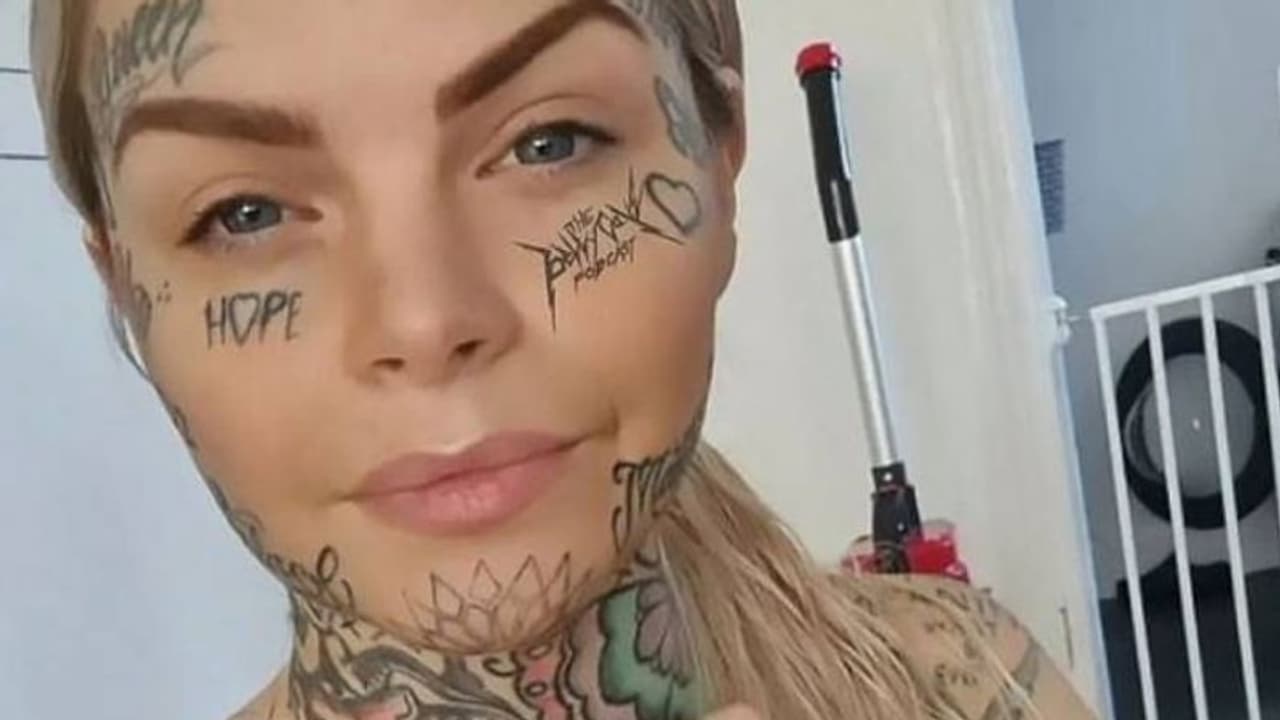 മുഖത്ത് 14 ടാറ്റൂ, അത് നോക്കി തന്നെ വിലയിരുത്തരുത് എന്ന് യുവതി