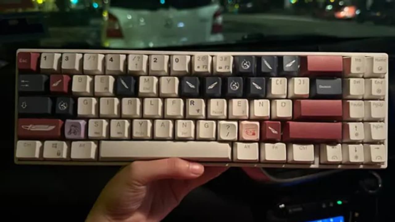 ഇതെന്താണെന്ന് വായിക്കാമോ?; യുവാവിന്‍റെ വ്യത്യസ്തമായ പ്രണയാഭ്യര്‍ത്ഥന...