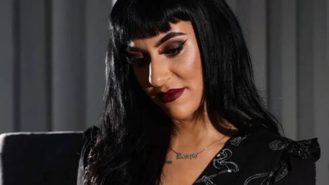 முழுநேர சூனியக்காரியாக மாறிய அழகுக்கலை நிபுணர்.. என்ன காரணம்..? முழுநேர சூனியக்காரியாக மாறிய அழகுக்கலை நிபுணர்.. என்ன காரணம்..?