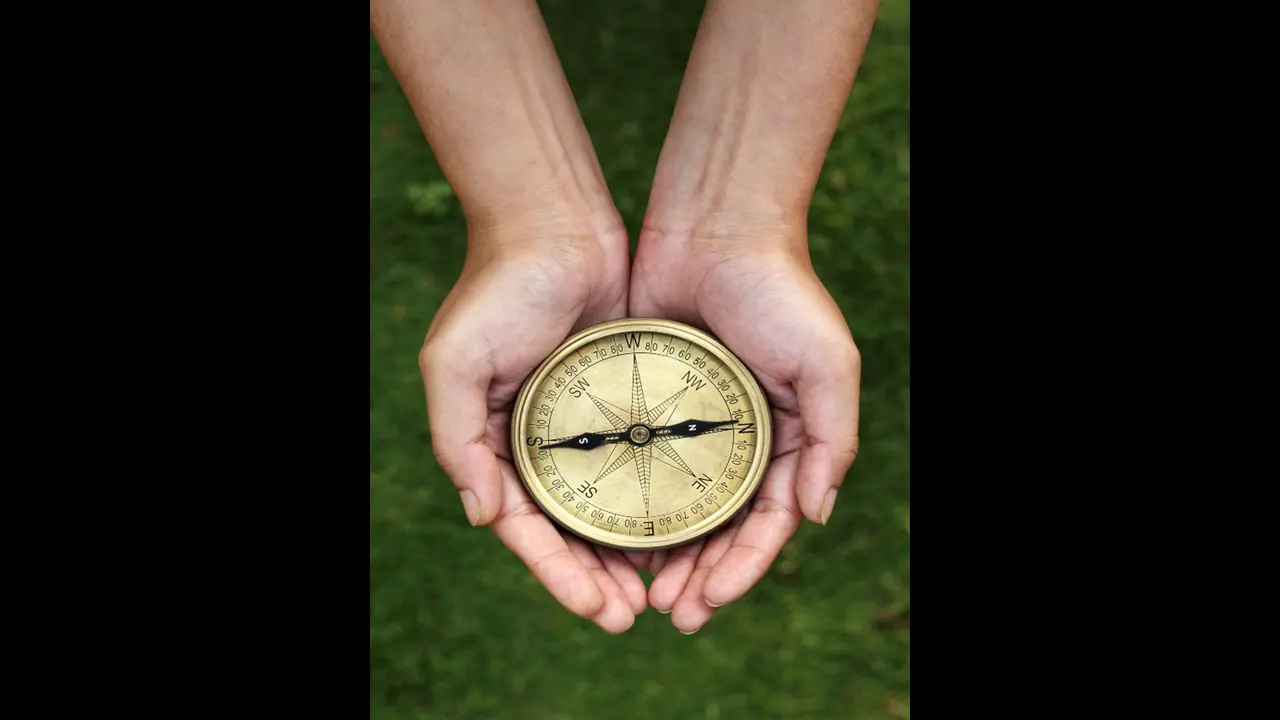 Vastu Tips: ರಾಶಿ ಪ್ರಕಾರ ಮನೆಯಲ್ಲಿ ಈ ವಸ್ತು ಇರಿಸಿ, ಹಣದ ಕೊರತೆ ಎಂದಿಗೂ ಇರೋಲ್ಲ!