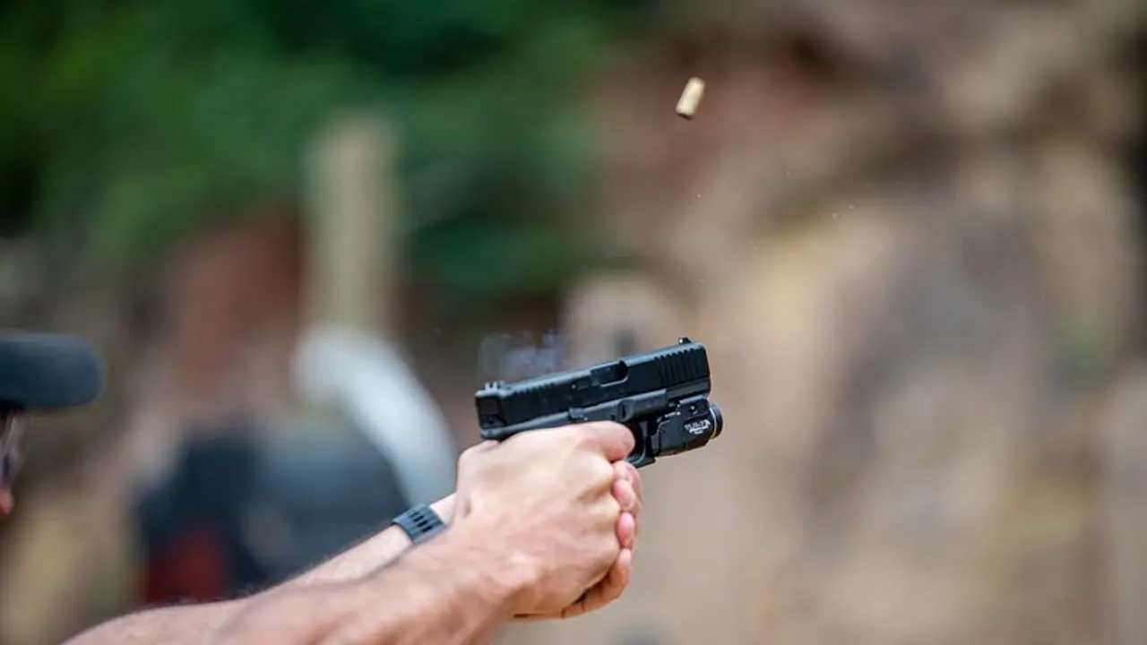 போராடி கணவரை ஜாமீனில் மீட்ட மனைவி! வெளியே வந்த 15 நாளில் சந்தேகப்பட்டு சுட்டுக்கொன்ற கணவர்!