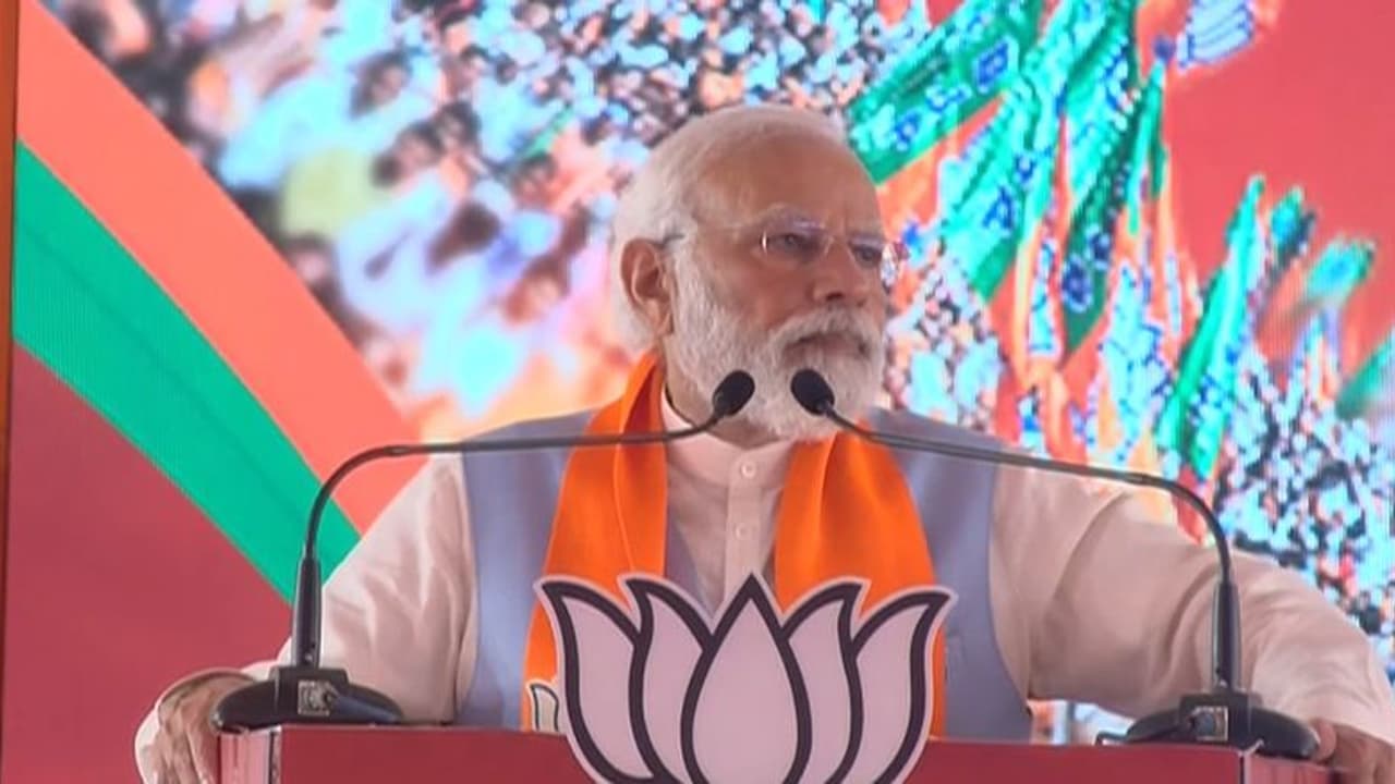 ರೌಡಿಗಳನ್ನು ಎನ್‌ಕೌಂಟರ್ ಮಾಡಿದರೆ ಕಾಂಗ್ರೆಸ್ ಕಣ್ಣಲ್ಲಿ ನೀರು, ಚಿತ್ರದುರ್ಗದಲ್ಲಿ ಮೋದಿ ಮಾತಿಗೆ ವಿಪಕ್ಷ ಸುಸ್ತು!