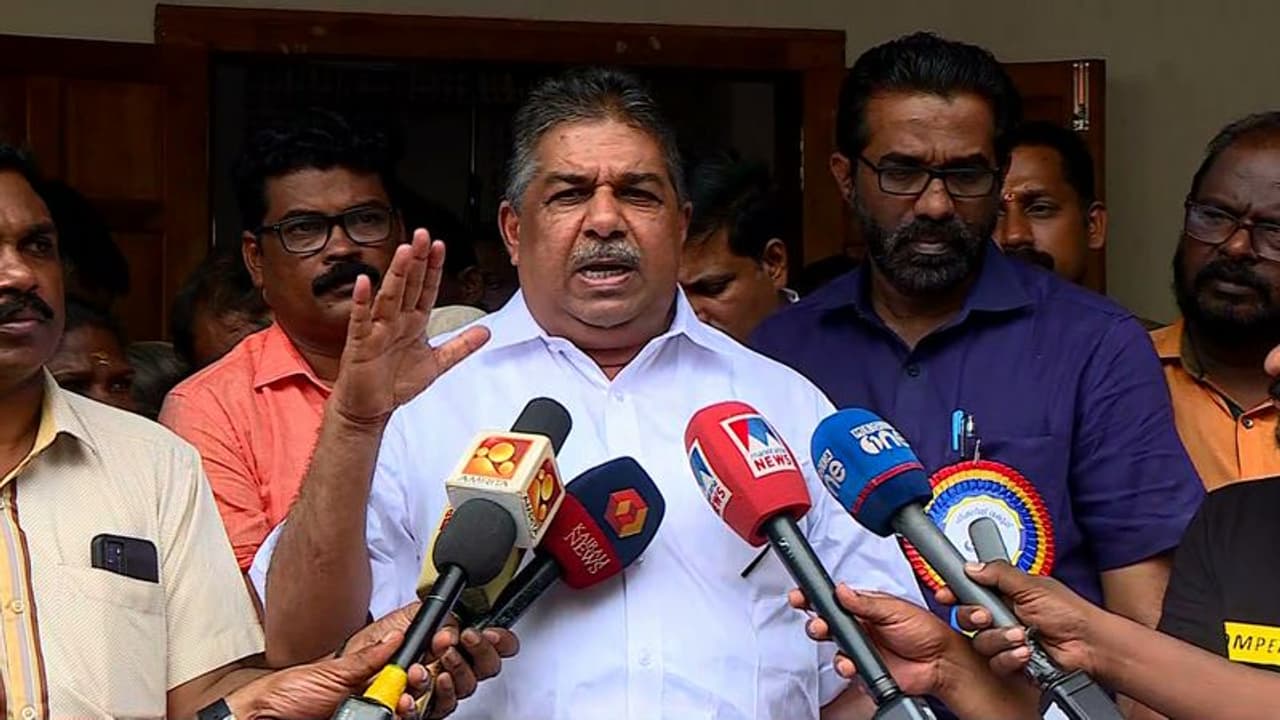 'കക്കുകളിയാണെങ്കിലും കൊക്കുകളിയാണെങ്കിലും ശരിയല്ല': വിവാദത്തിൽ പ്രതികരണവുമായി മന്ത്രി സജി ചെറിയാൻ