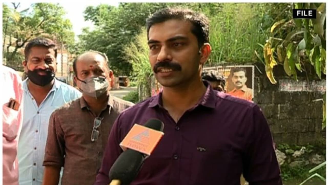 സന്ദീപാനന്ദഗിരിയുടെ ആശ്രമം കത്തിക്കൽ കേസ്; ബിജെപി കൗൺസിലർ അറസ്റ്റിൽ, ആകെ പിടിയിലായത് മൂന്നു പേർ സന്ദീപാനന്ദഗിരിയുടെ ആശ്രമം കത്തിക്കൽ കേസ്; ബിജെപി കൗൺസിലർ അറസ്റ്റിൽ, ആകെ പിടിയിലായത് മൂന്നു പേർ