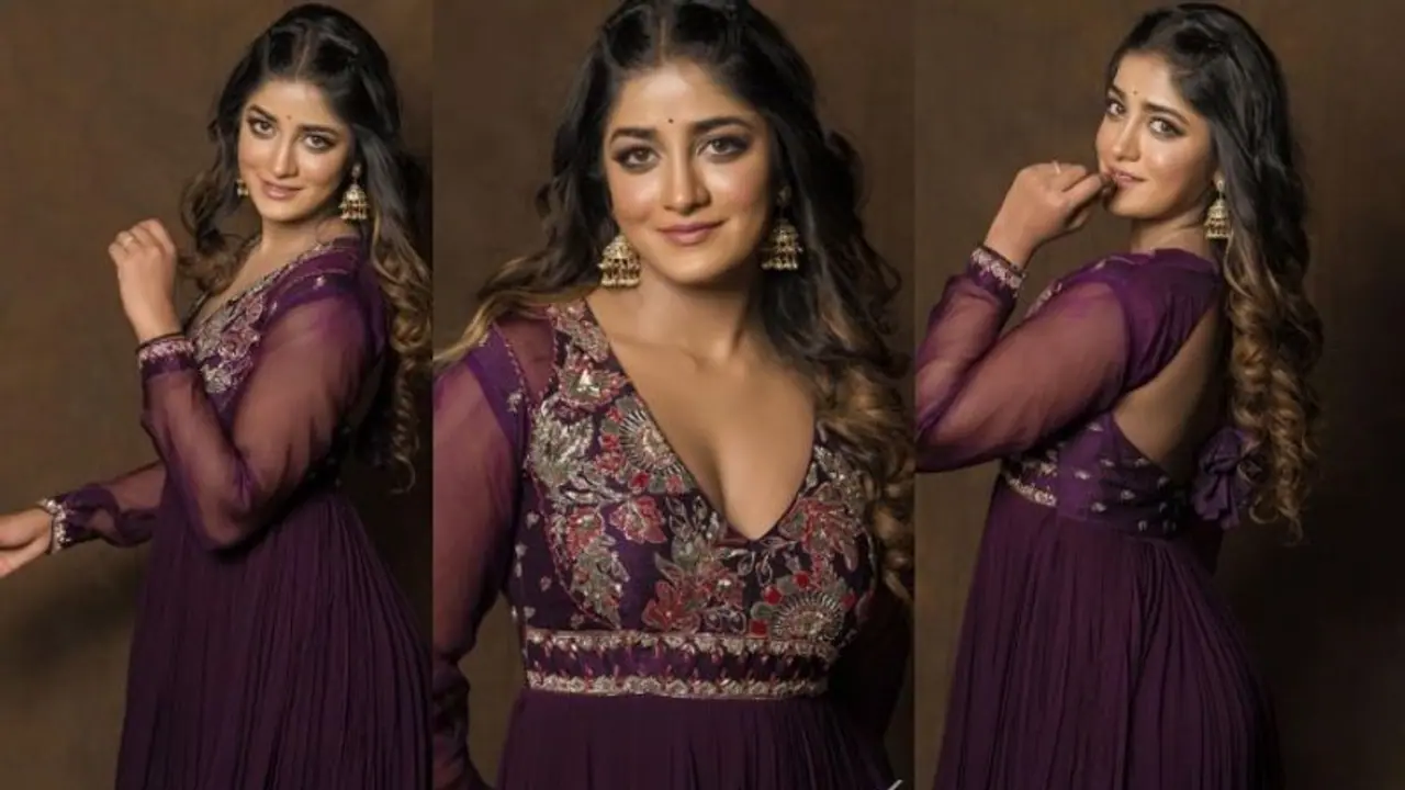 హీరోయిన్ డింపుల్ హయతిపై కేసు నమోదు.. అసలేం జరిగిందంటే..? హీరోయిన్ డింపుల్ హయతిపై కేసు నమోదు.. అసలేం జరిగిందంటే..?