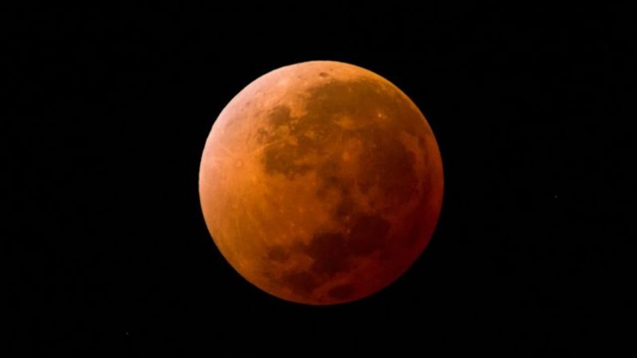 Lunar eclipse 2023 : ചന്ദ്ര​ഗ്രഹണ സമയത്ത് ശ്രദ്ധിക്കേണ്ട കാര്യങ്ങൾ