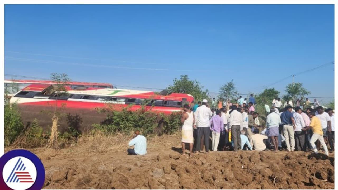 ಚುನಾವಣಾ ಕರ್ತವ್ಯಕ್ಕೆ ಹೊರಟಿದ್ದ ಬಸ್ ಪಲ್ಟಿ, ಹಲವರಿಗೆ ಗಾಯ! ಚುನಾವಣಾ ಕರ್ತವ್ಯಕ್ಕೆ ಹೊರಟಿದ್ದ ಬಸ್ ಪಲ್ಟಿ, ಹಲವರಿಗೆ ಗಾಯ!