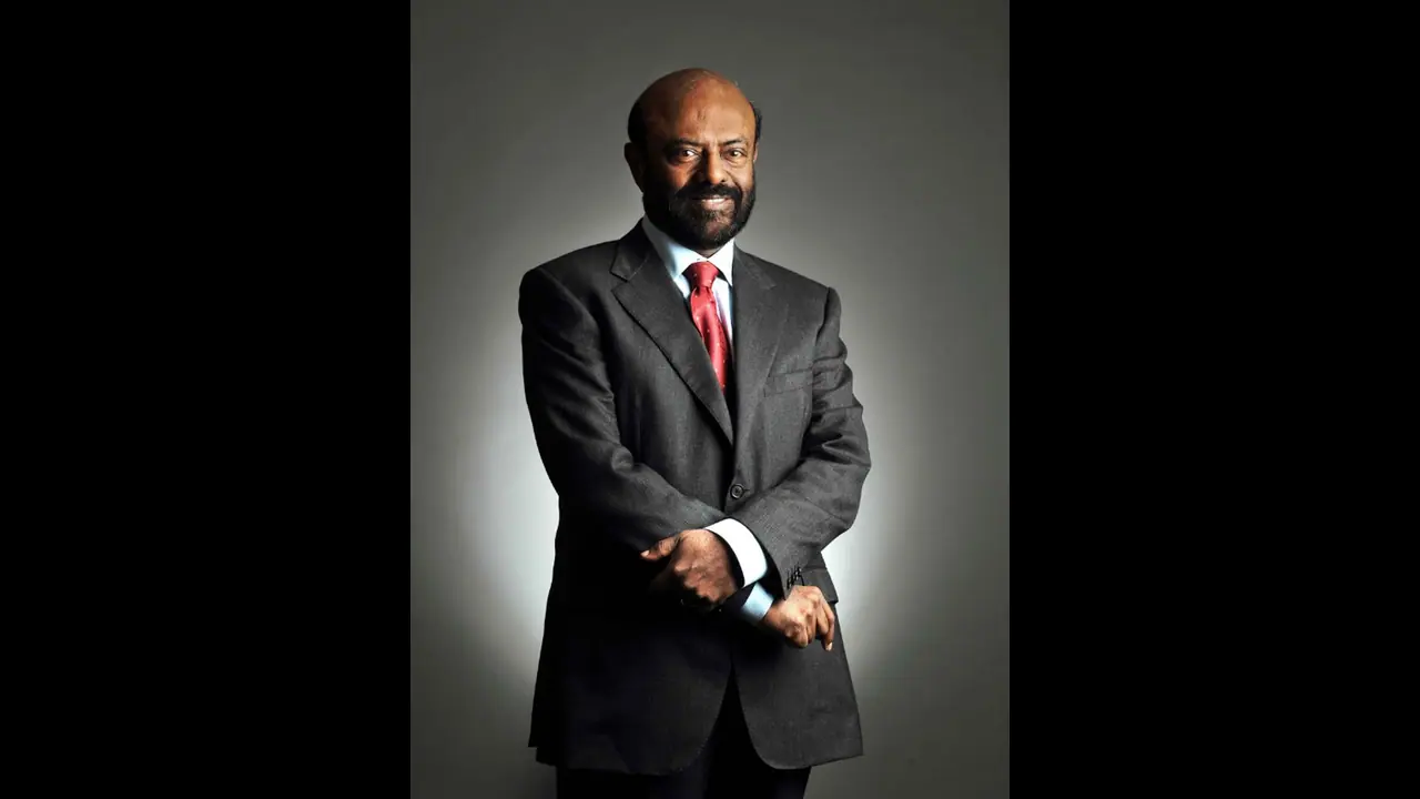 ரூ.2.07 லட்சம் கோடி சொத்து.. தினமும் நன்கொடை மட்டும் ரூ.3 கோடி.. நாட்டின் மிகப்பெரிய பணக்காரர் பற்றி தெரியுமா?