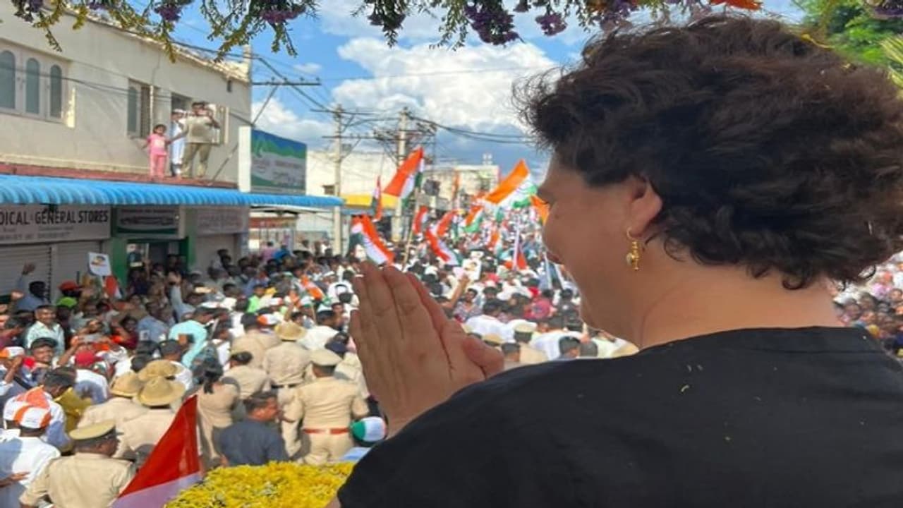 ಭ್ರಷ್ಟಾಚಾರದಿಂದ ಗುತ್ತಿಗೆದಾರರು ಸತ್ತರೂ ಪ್ರಧಾನಿಯಿಂದ ಉತ್ತರ ಇಲ್ಲ: ಮೋದಿ ವಿರುದ್ಧ ಪ್ರಿಯಾಂಕಾ ವಾಗ್ದಾಳಿ ಭ್ರಷ್ಟಾಚಾರದಿಂದ ಗುತ್ತಿಗೆದಾರರು ಸತ್ತರೂ ಪ್ರಧಾನಿಯಿಂದ ಉತ್ತರ ಇಲ್ಲ: ಮೋದಿ ವಿರುದ್ಧ ಪ್ರಿಯಾಂಕಾ ವಾಗ್ದಾಳಿ