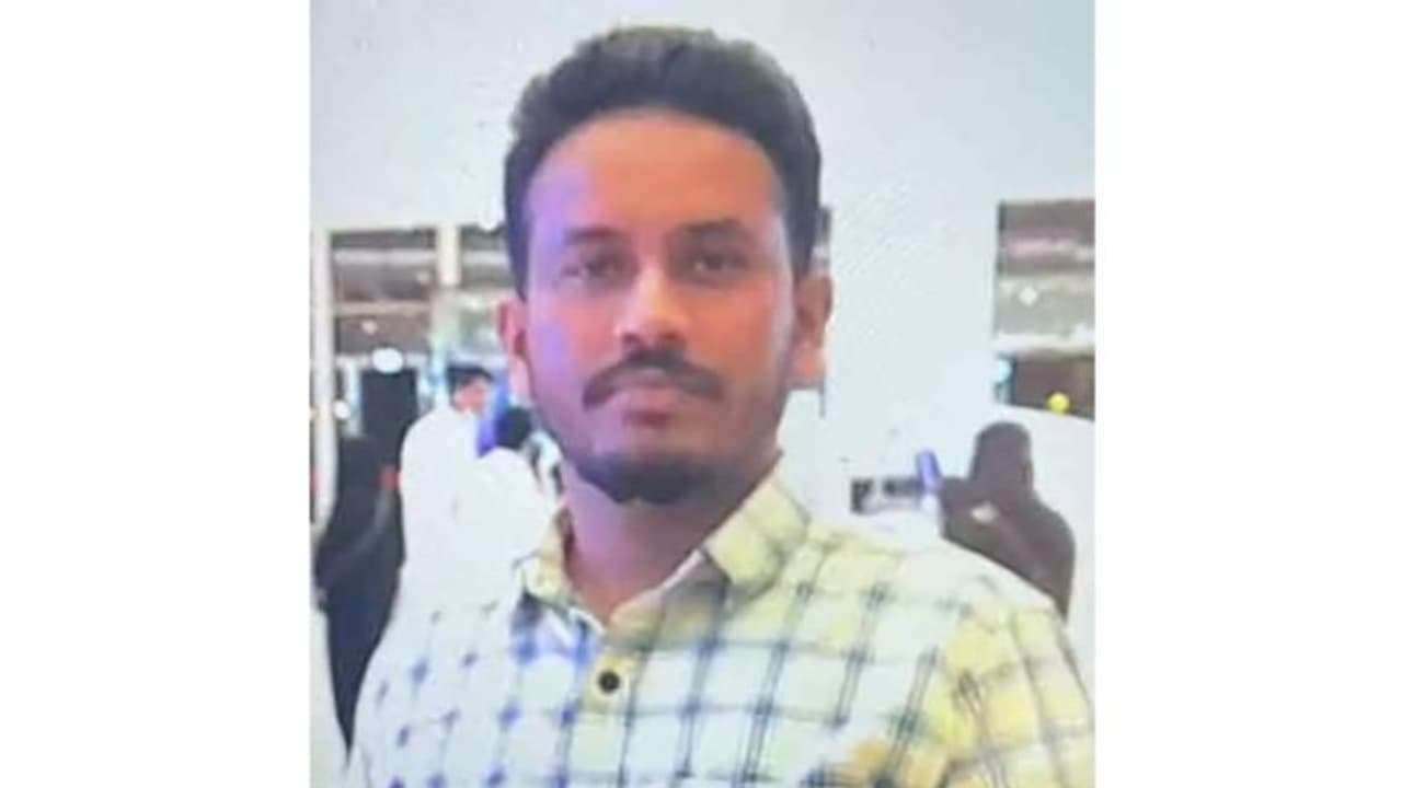 പ്രവാസി മലയാളി യുവാവ് താമസ സ്ഥലത്ത് ആത്മഹത്യ ചെയ്തു പ്രവാസി മലയാളി യുവാവ് താമസ സ്ഥലത്ത് ആത്മഹത്യ ചെയ്തു