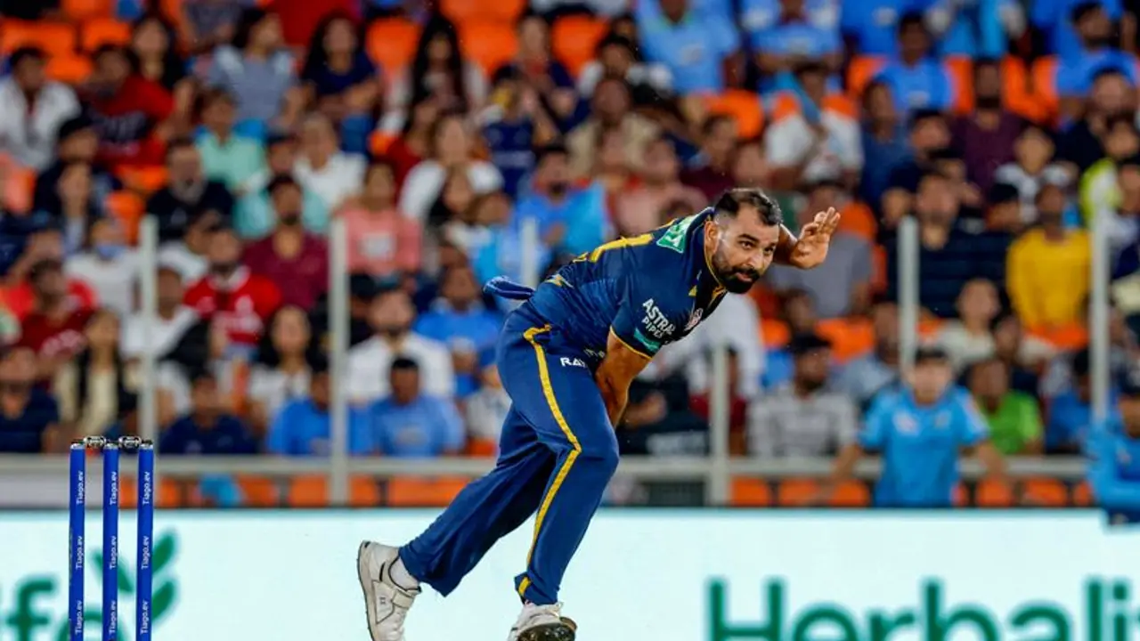 പവര്പ്ലേയിലെ തീപാറും ബൗളിംഗ്; ഏഴ് വര്ഷം പഴക്കമുള്ള റെക്കോര്ഡ് തകര്ത്ത് ഷമി പവര്പ്ലേയിലെ തീപാറും ബൗളിംഗ്; ഏഴ് വര്ഷം പഴക്കമുള്ള റെക്കോര്ഡ് തകര്ത്ത് ഷമി