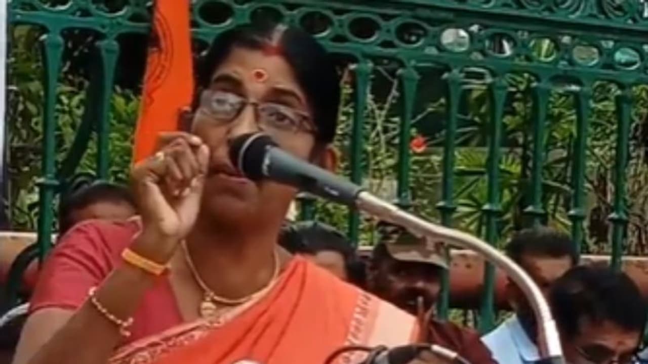 'ലോകത്ത് എവിടെ സ്ഫോടനം നടന്നാലും അതിനൊരു മലയാളി ബന്ധമുണ്ട്, കേരളം തീവ്രവാദികളുടെ ഹബ്ബായി'; കെപി ശശികല