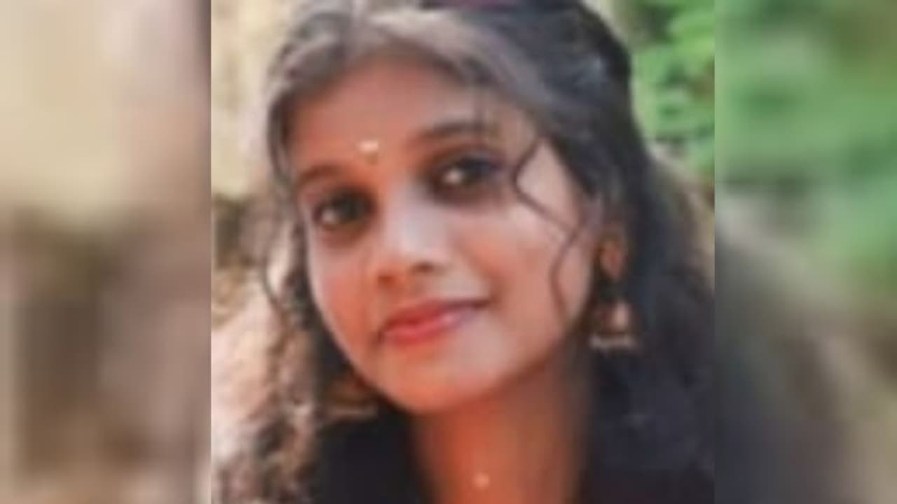 ജീവൻ രക്ഷിക്കാൻ നാലുനാൾ നടത്തിയ ശ്രമം വിഫലം, അഭിഷേകിന് പിന്നാലെ അതുല്യയും യാത്രയായി; നാടിന് ഇരട്ടി വേദന ജീവൻ രക്ഷിക്കാൻ നാലുനാൾ നടത്തിയ ശ്രമം വിഫലം, അഭിഷേകിന് പിന്നാലെ അതുല്യയും യാത്രയായി; നാടിന് ഇരട്ടി വേദന