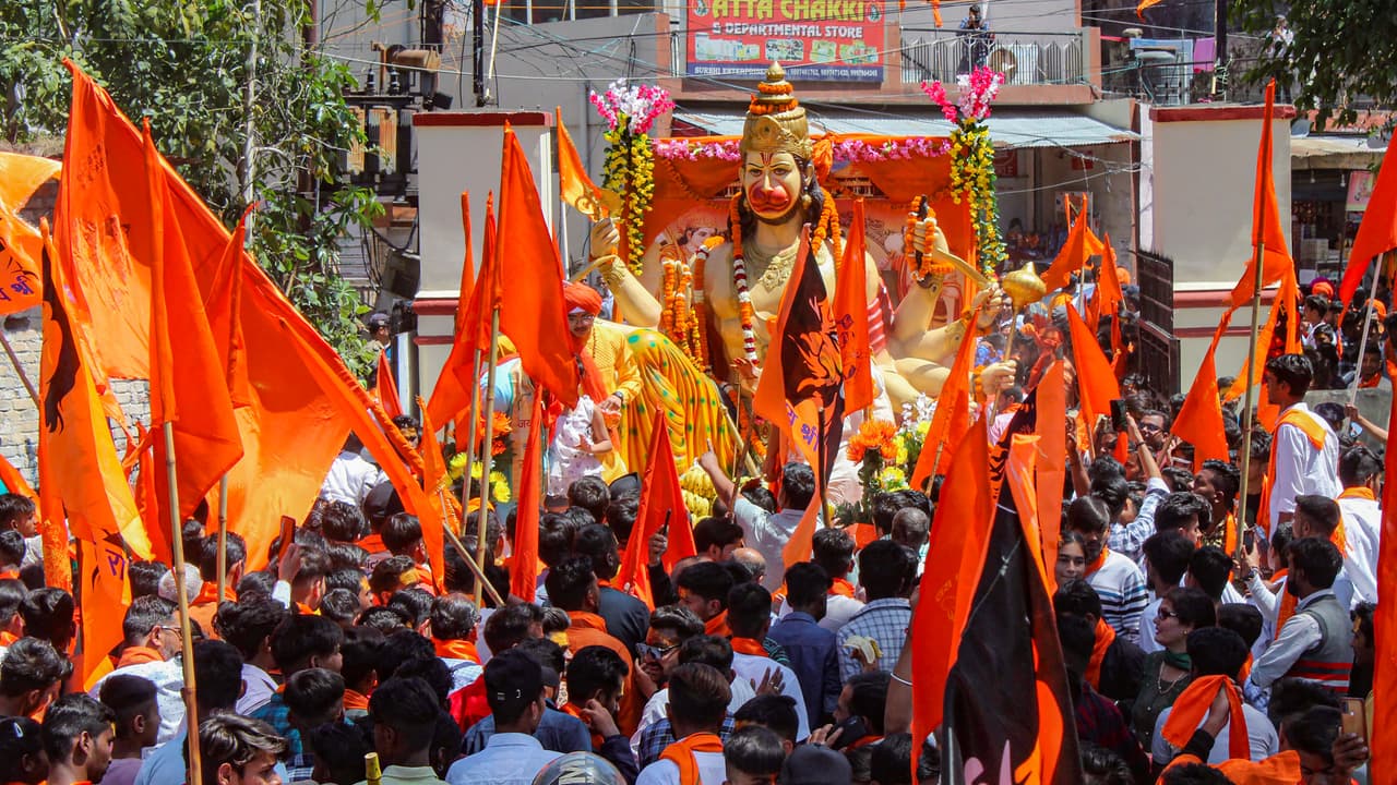 বজরং দল নিয়ে 'লঙ্কাকাণ্ড' কর্ণাটকের রাজনীতিতে, নির্বাচনী পরিবেশ নিয়ন্ত্রণে আসরে কমিশ