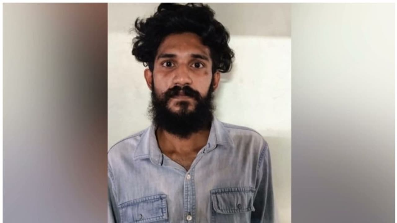 കൊല്ലത്ത് തീയറ്റർ ജീവനക്കാരെ കുത്തിപ്പരിക്കേൽപ്പിച്ച പ്രതി പിടിയിൽ; ആക്രമണം സ്വന്തം സീറ്റിൽ ഇരിക്കാൻ പറഞ്ഞതിന് കൊല്ലത്ത് തീയറ്റർ ജീവനക്കാരെ കുത്തിപ്പരിക്കേൽപ്പിച്ച പ്രതി പിടിയിൽ; ആക്രമണം സ്വന്തം സീറ്റിൽ ഇരിക്കാൻ പറഞ്ഞതിന്