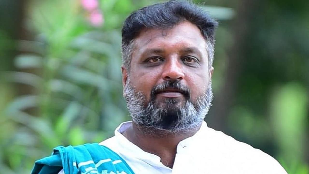 ಕೋಟಿ ಸಂಪಾದನೆ ಬಿಟ್ಟು ಚುನಾವಣೆಗೆ ಇಳಿದ ರೈತ: ವಿದೇಶದಿಂದ ತವರಿಗೆ ಮರಳಿ ರಾಜಕೀಯಕ್ಕೆ ಕೋಟಿ ಸಂಪಾದನೆ ಬಿಟ್ಟು ಚುನಾವಣೆಗೆ ಇಳಿದ ರೈತ: ವಿದೇಶದಿಂದ ತವರಿಗೆ ಮರಳಿ ರಾಜಕೀಯಕ್ಕೆ