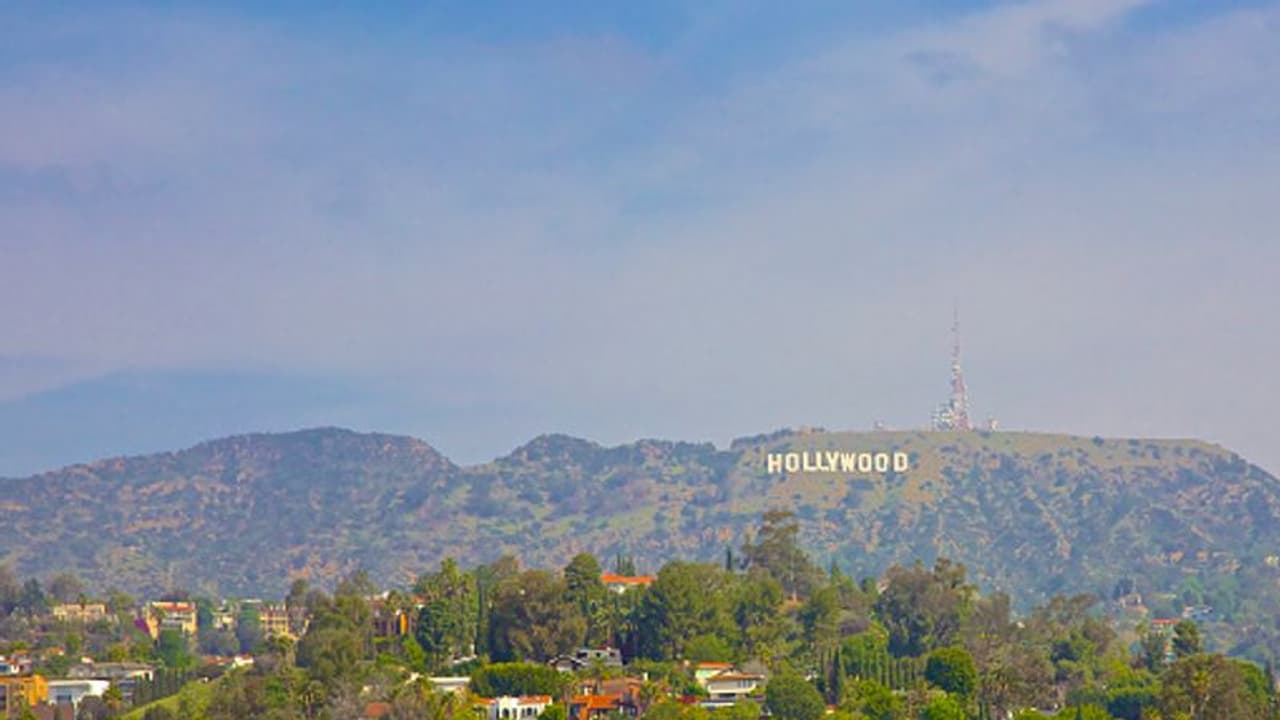 ഹോളിവുഡിലെ തിരക്കഥാകൃത്തുക്കള് സമരത്തില്; സിനിമകള് മുടങ്ങും ഹോളിവുഡിലെ തിരക്കഥാകൃത്തുക്കള് സമരത്തില്; സിനിമകള് മുടങ്ങും