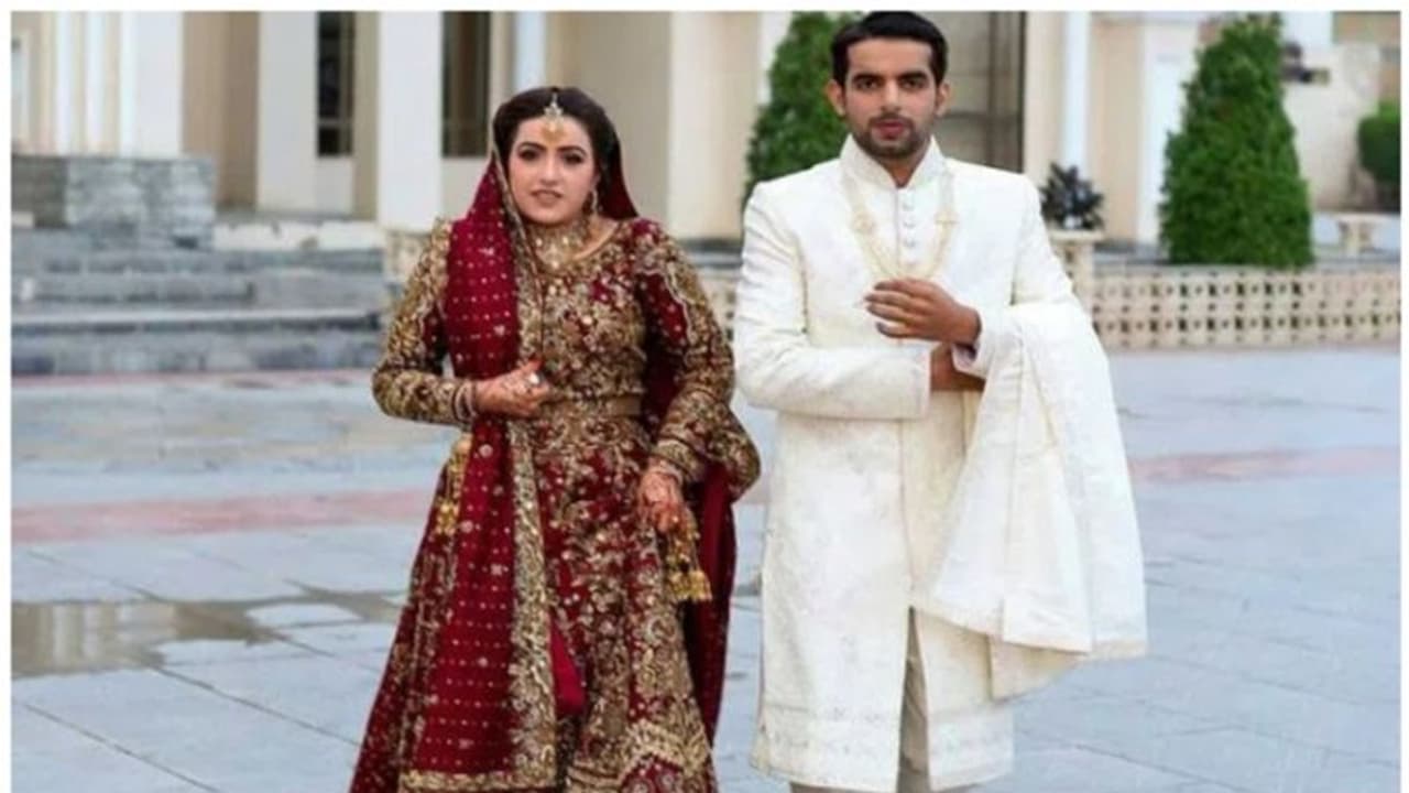 അതിരുകളില്ലാത്ത പ്രണയം; പാക് യുവതിയെ വിവാഹം ചെയ്യാന് പാകിസ്ഥാനിലേക്ക് പറന്ന് ഇന്ത്യന് യുവാവ് അതിരുകളില്ലാത്ത പ്രണയം; പാക് യുവതിയെ വിവാഹം ചെയ്യാന് പാകിസ്ഥാനിലേക്ക് പറന്ന് ഇന്ത്യന് യുവാവ്