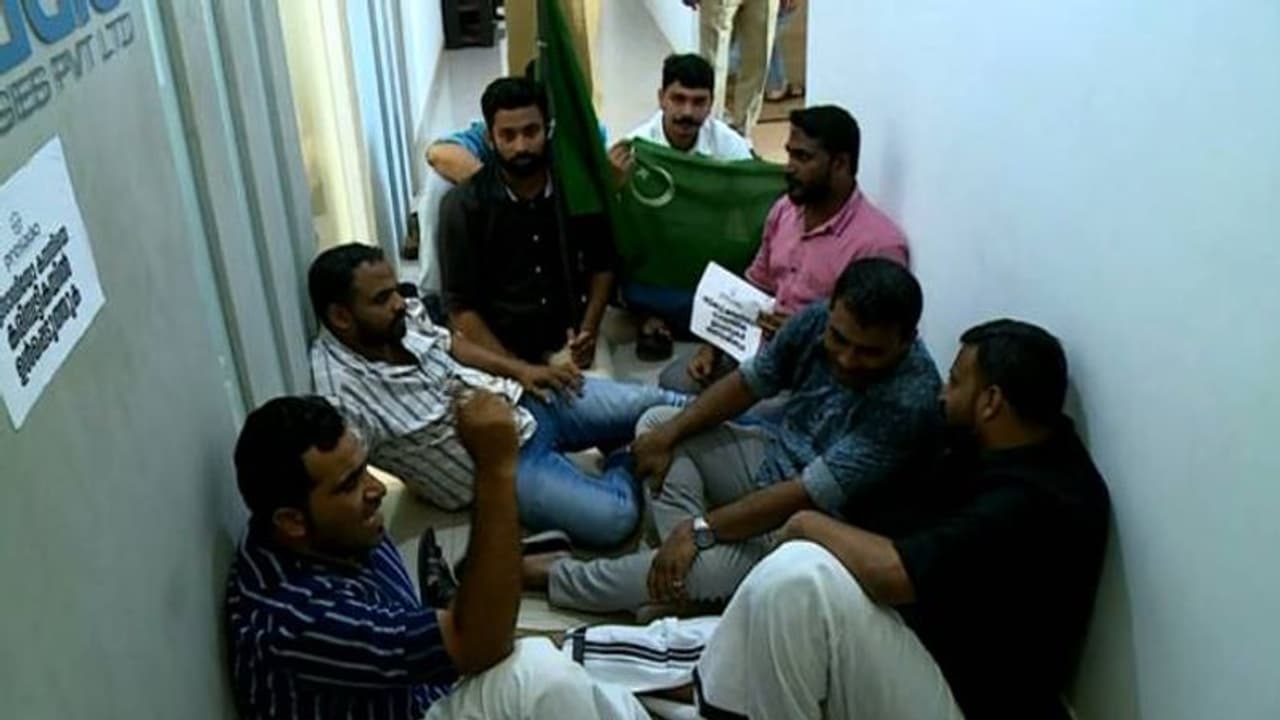 എഐ ക്യാമറ ഇടപാട്: പ്രസാഡിയോ കമ്പനിയുടെ കോഴിക്കോട് ഓഫീസ് ഉപരോധിച്ച് യൂത്ത് ലീഗ്