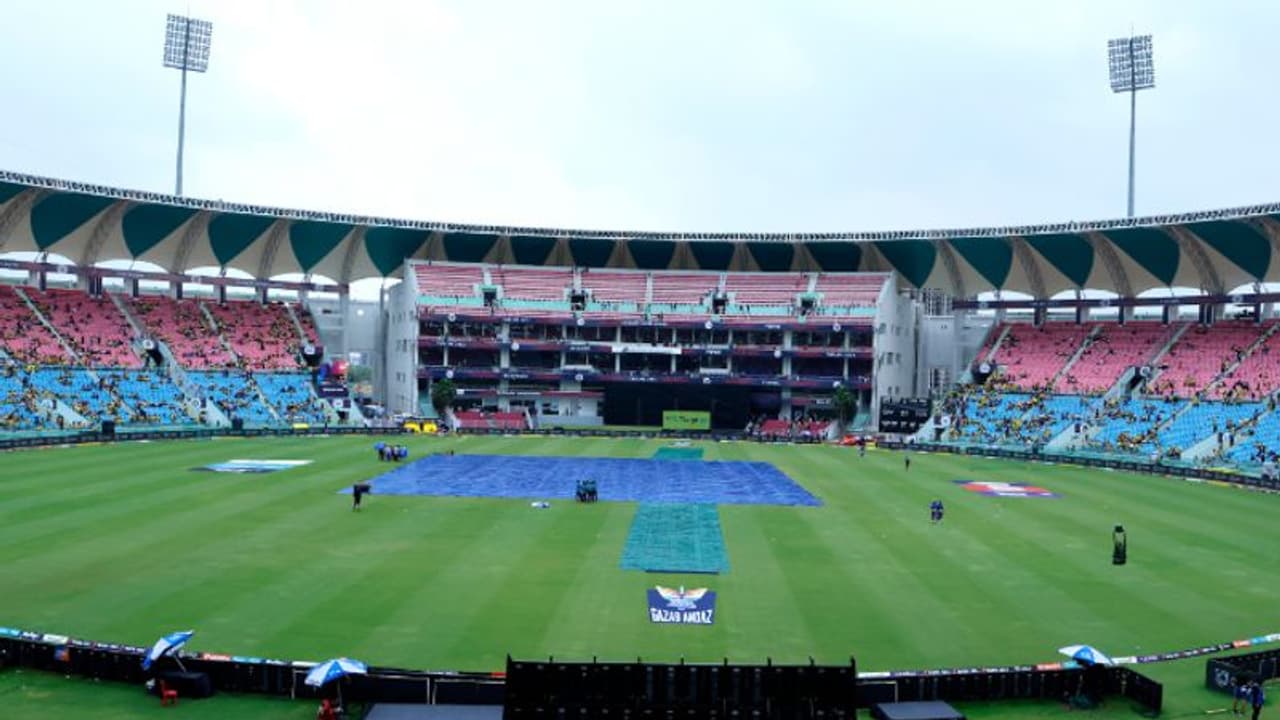 ലഖ്നൗവില് കളിക്ക് മുമ്പേ മഴയുടെ കളി, ടോസ് വൈകുന്നു; മത്സരം ഇടയ്ക്ക് തടസപ്പെടാനും സാധ്യത ലഖ്നൗവില് കളിക്ക് മുമ്പേ മഴയുടെ കളി, ടോസ് വൈകുന്നു; മത്സരം ഇടയ്ക്ക് തടസപ്പെടാനും സാധ്യത