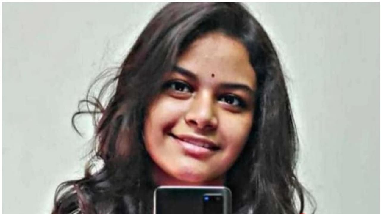 വിദ്യാർഥിനി പെട്ടെന്ന് കുഴഞ്ഞുവീണു; ആശുപ്രത്രിയിലെത്തിച്ചെങ്കിലും ജീവൻ രക്ഷിക്കാനായില്ല