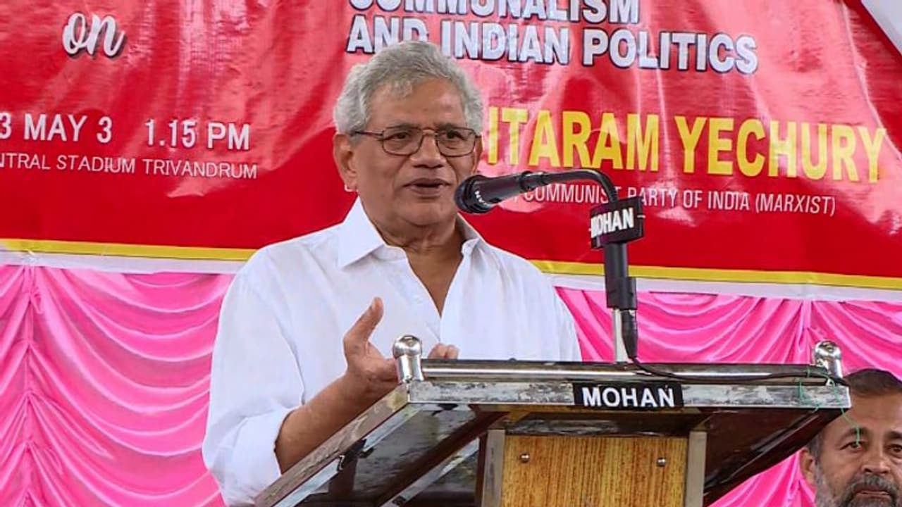 സെക്രട്ടേറിയറ്റിൽ ജോലി സമയത്ത് സെമിനാർ; യെച്ചൂരിയുടെ പ്രസംഗം കേൾക്കാൻ ജീവനക്കാരെ ഇറക്കി സിപിഎം അനുകൂല സംഘടന