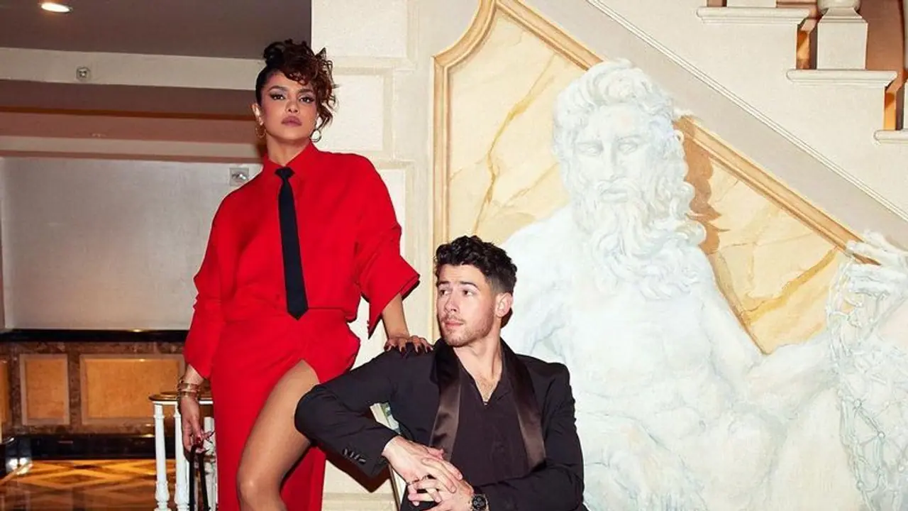 Priyanka Chopra almost suffers an OOPS moment at Met Gala; Nick Jonas saves her watch video Priyanka Chopra almost suffers an OOPS moment at Met Gala; Nick Jonas saves her watch video
