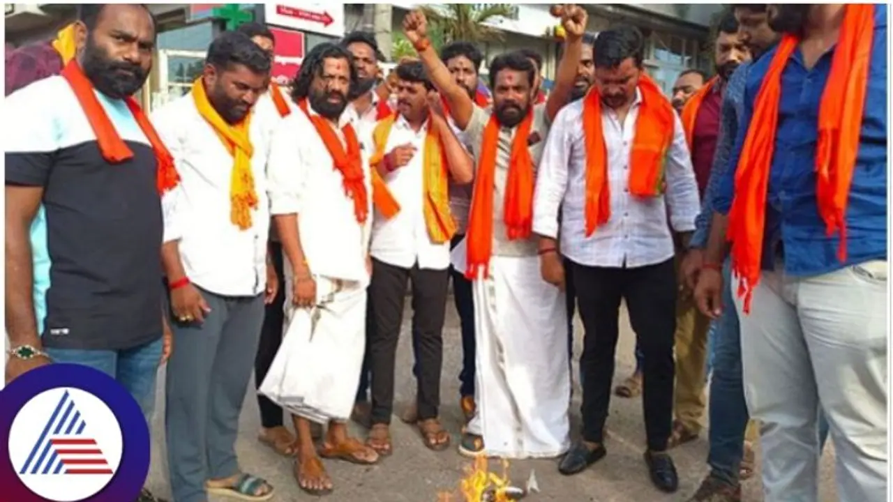Karnataka Election 2023: VHP, Bajrang Dal stage protests against 'ban' proposal by Congress Karnataka Election 2023: VHP, Bajrang Dal stage protests against 'ban' proposal by Congress
