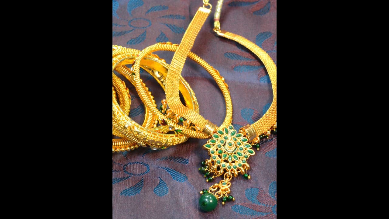 బంగారం కొనాలనుకునేవారికి అలర్ట్.. ప్రస్తుతం 22 క్యారెట్ల ధర, కేజీ వెండి ఎంతో తెలుసుకోండి.. బంగారం కొనాలనుకునేవారికి అలర్ట్.. ప్రస్తుతం 22 క్యారెట్ల ధర, కేజీ వెండి ఎంతో తెలుసుకోండి..