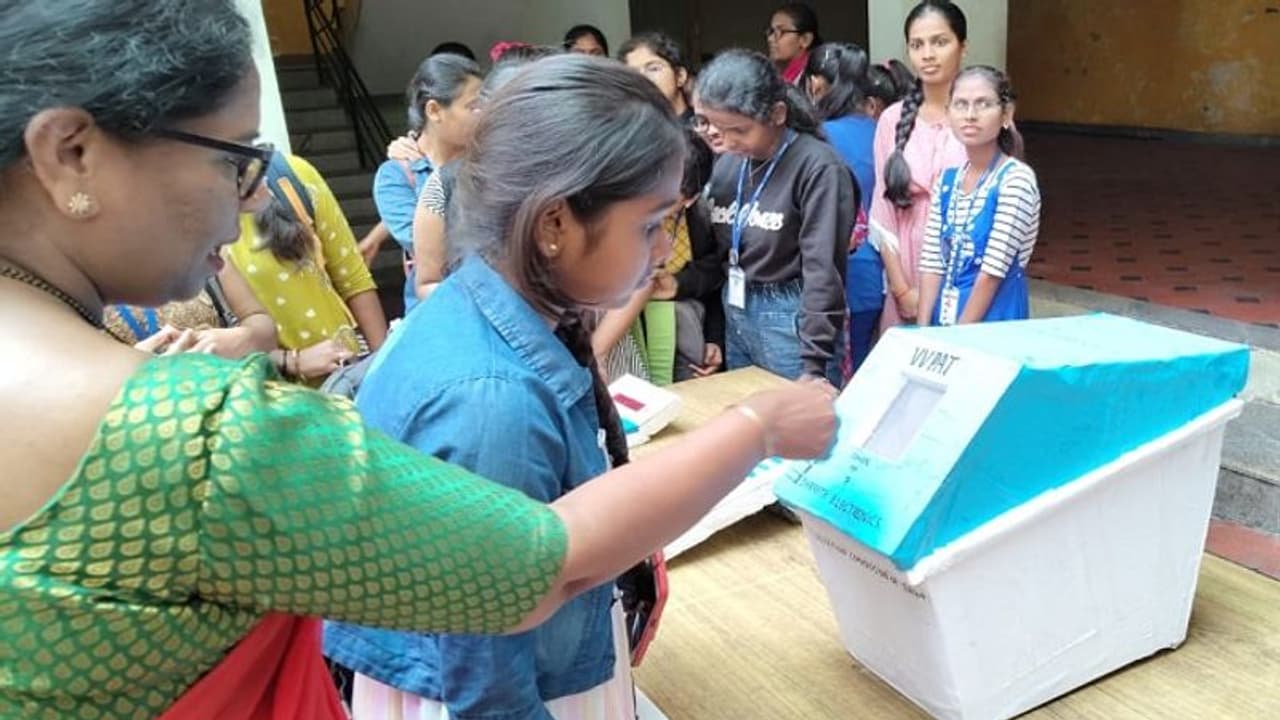 ಬೆಂಗಳೂರು: ಯುವ ಮತದಾರರಿಗೆ ಮತ ಚಲಾಯಿಸುವ ಬಗ್ಗೆ ಅರಿವು ಕಾರ್ಯಕ್ರಮ 