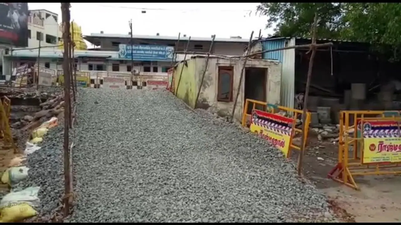 விஐபிகளுக்காக உடைக்கப்பட்ட 137 ஆண்டு பாரம்பரியமிக்க ஏவி மேம்பாலச்சுவர் மக்கள் கொந்தளிப்பு விஐபிகளுக்காக உடைக்கப்பட்ட 137 ஆண்டு பாரம்பரியமிக்க ஏவி மேம்பாலச்சுவர் மக்கள் கொந்தளிப்பு